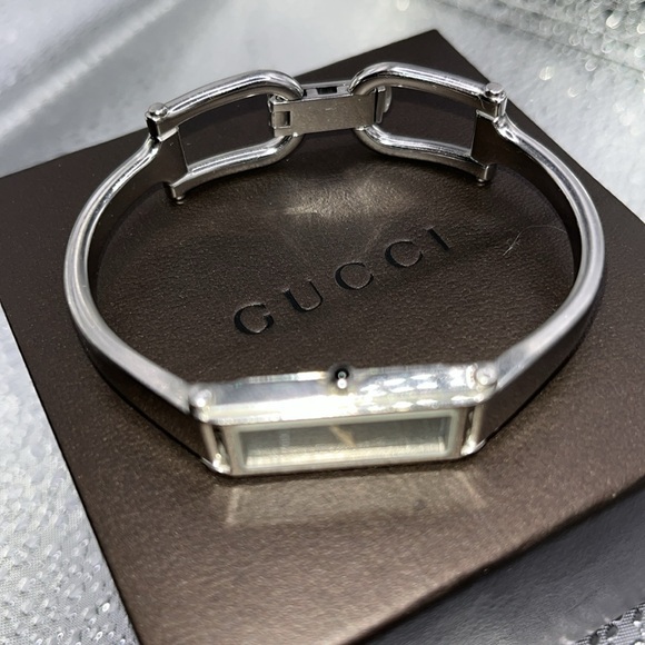 🎁Gucci Bracelet Watch w/Original Gucci gift Box🎁 - Picture 4 of 6